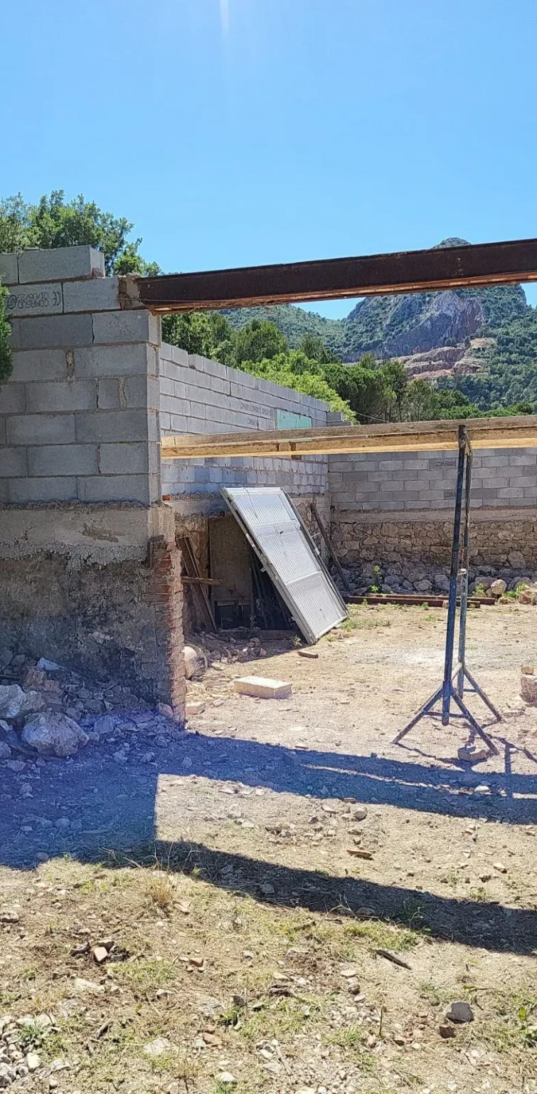 Couvreur toiture Manosque en rénovation, pose de Velux et entretien