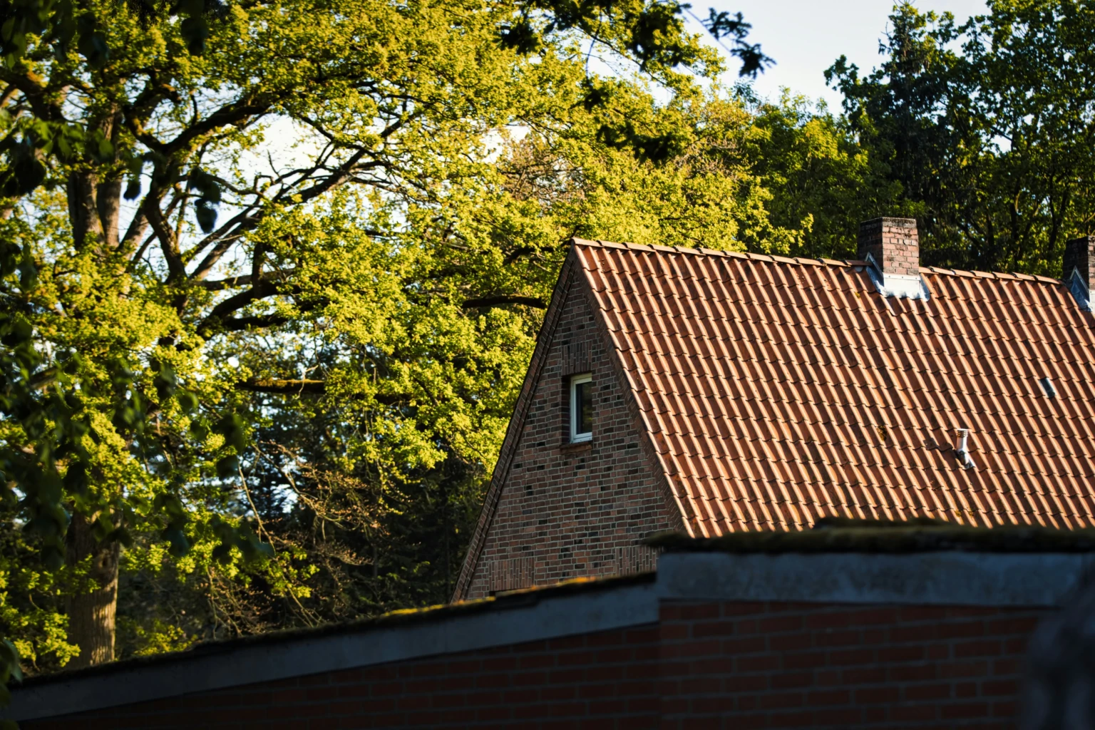 Nettoyage toiture Manosque : contrat d’entretien régulier pour toit durable
