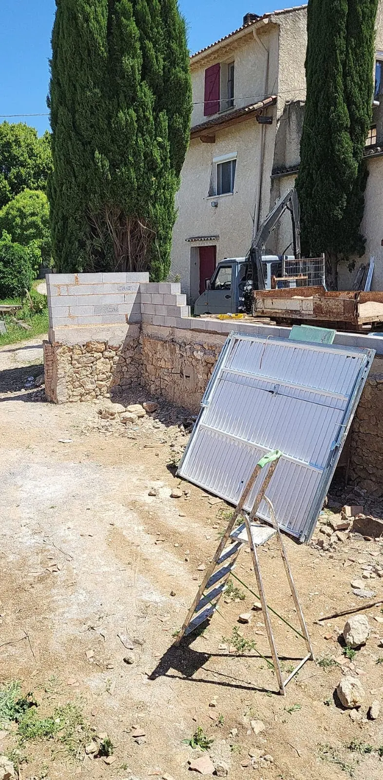 Montage agglo réalisé par entreprise maçonnerie Manosque