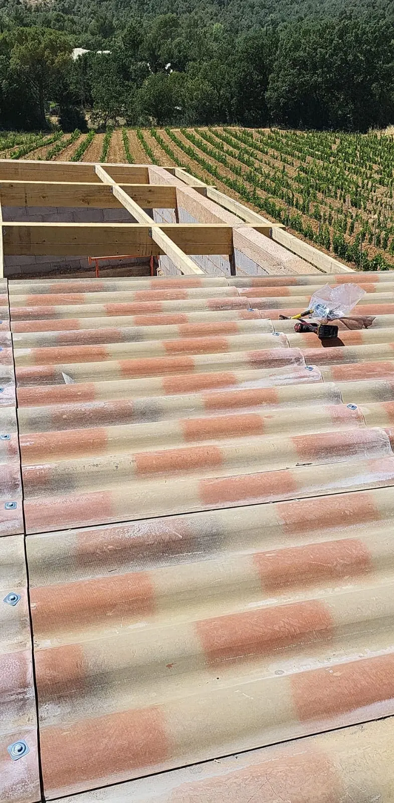 Rénovation toiture Manosque : réparation de tuiles cassées et fuites de toit